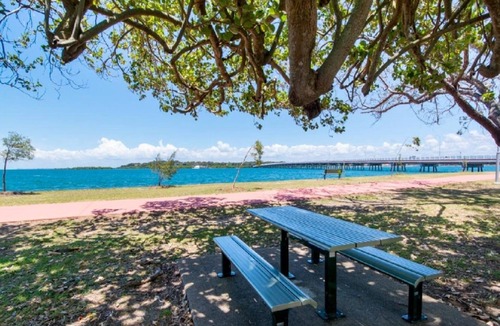 Bongaree Apartment | Unit Overlooking Pumicestone Passage