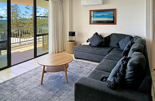 Alexandra Headland Apartment | Unwind in Coastal Resort (2 bedrooms)