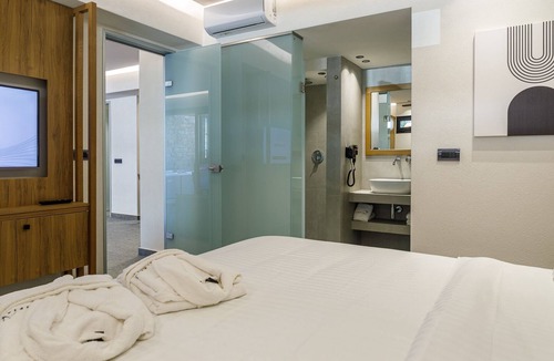 Platanes Hotel | Utopia Luxury Suites