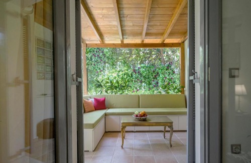 Agia Paraskevi Apartment | Valashouse Front