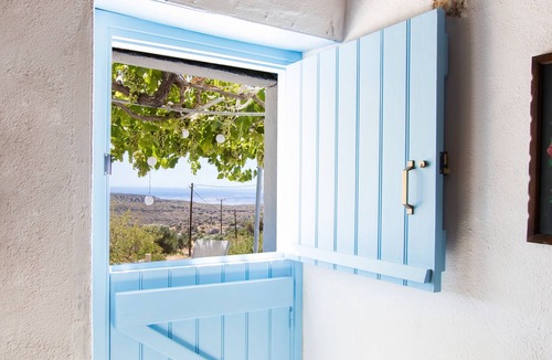 Menetai Cottage | Vatha Traditional Cottage with a View