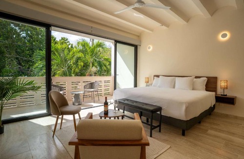 Downtown Cancun Apartment | Versatile Studio Cowork Fast WiFi and Prime Location