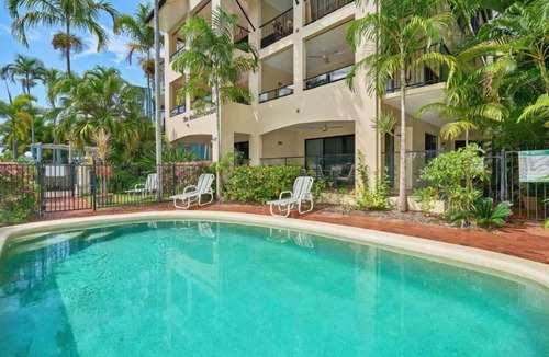 Yorkeys Knob Apartment | Very spacious 2 Bedroom Beachfront Apartment in Yorkeys Knob