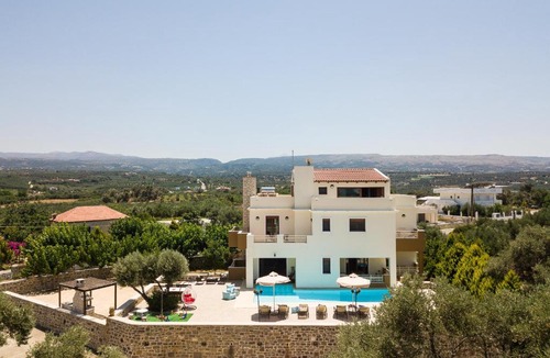 Viranepiskopi Villa | Villa 4 Seasons