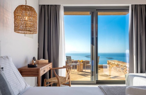 Gavrio Villa | Villa ∙ 5 bedrooms ∙ 16 guests