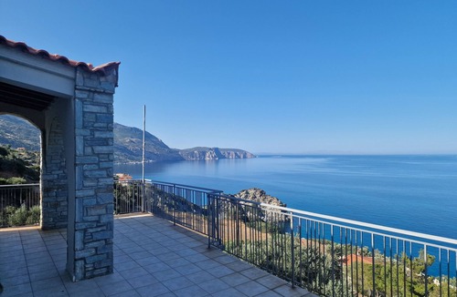 Kymi-Aliveri House | Villa Aegean Balcony