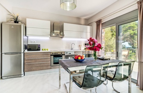 Achlia Villa | Villa Alma, direct sea view, walking distance to beach, private pool, 4pers.all comforts.
