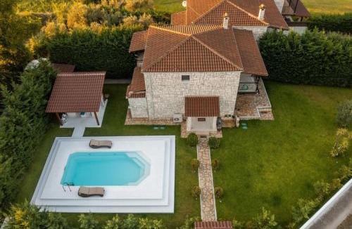 Molos-Agios Konstantinos Villa | Villa Aphrodite with Private Pool in Kamena Vourla