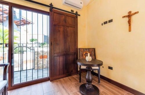 Toro Amarillo Villa | Villa El Retiro Luxury Property