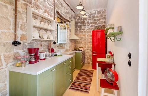 Ieromonachos Villa | Villa Eleonas is a detached holiday home which provides ideal stay to the guest.