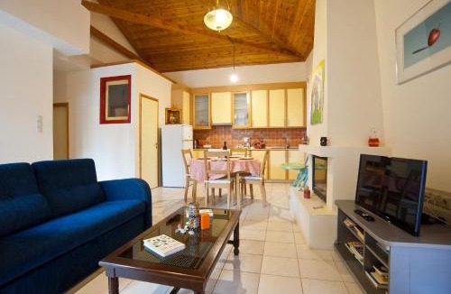 Itea House | Villa Elli 2 Beach-front villa with garden