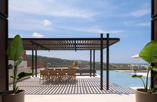 Maroulas Villa | Villa En Paraiso, a Majestic Seaview Retreat