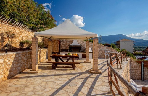 Pondi Villa | Villa Fankri - Three Bedroom Villa, Sleeps 8