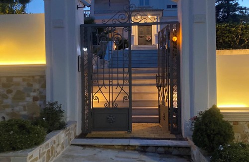 Rafina-Pikermi House | Villa Erato Elegant family villa in the suburbs of Athens. A home away from home