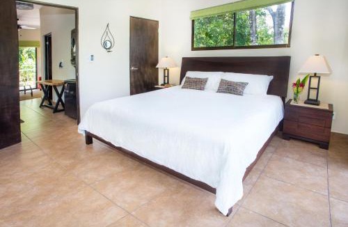 Parrita House | Villa Iguana - Great place & privacy with Jacuzzi & WiFi