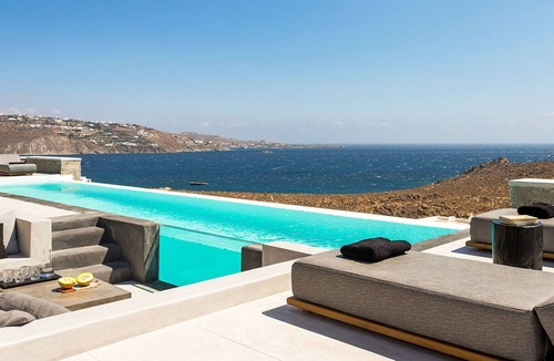 Ornos Villa | Villa in Glyfada with 6 bedrooms sleeps 12