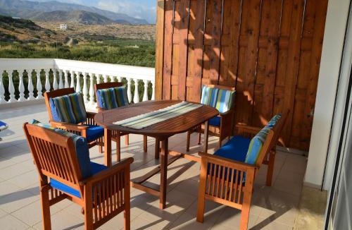 Makry Gialos Villa | Villa in Makry Gialos near Sandy Beach