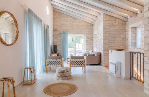 Kavalleraina Villa | Villa Jacaranda by PosarelliVillas