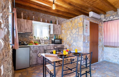 Drimonas House | Villa Lazar with Terrace, A/C & Wi-Fi