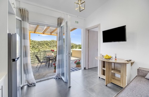 Katomerion Villa | Villa "Μyrsini" with Sea View, 2 Private Terraces, Private Pool & Wi-Fi
