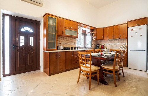 Fanai Villa | Villa 'Nikolaos' with Sea View, Wi-Fi and Air Conditioning