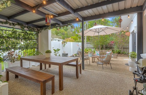 Currumbin House | Villa Paralia - Mediterranean Entertainers' Home in The Heart of Currumbin - Min. 3 Night Stays -