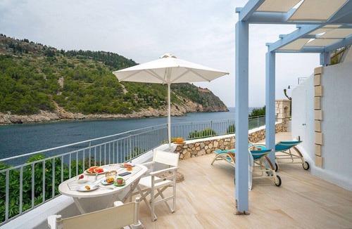Frourion Villa | Villa Petrino – Sea View Villa for 2 in Assos