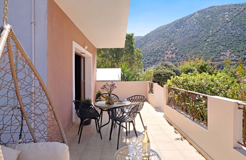 Katokhorion Villa | Villa 'Prolithia 1' with Sea View, Wi-Fi and Air Conditioning