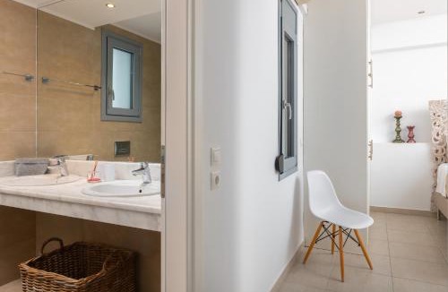 Vlicha Villa | Villa Rocabella with heated pool & jacuzzi in Lindos