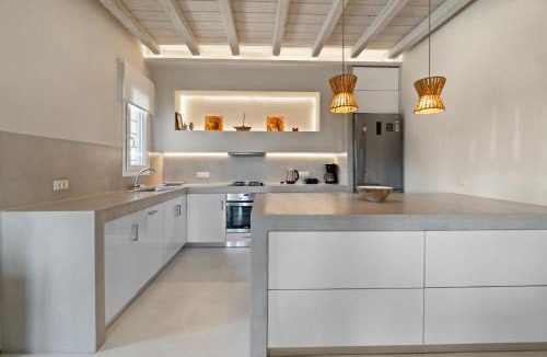 Ydrousa Villa | Villa Serene, Oasis Retreat 5 mins to Port by Explore Andros