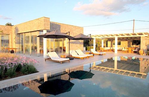 Kilada House | Villa Tranquility - Walk to the Beach with Infinity Pool