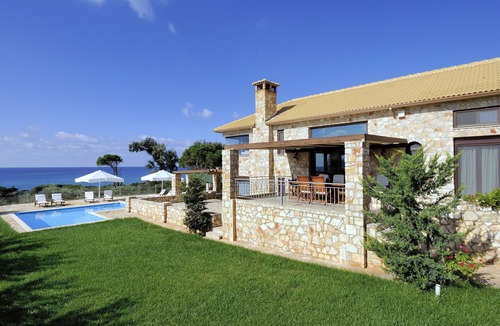 Romanos Villa | Villa Yialenia Estate