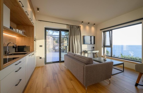 Lefktron Apartment | Vrahos Executive Suite