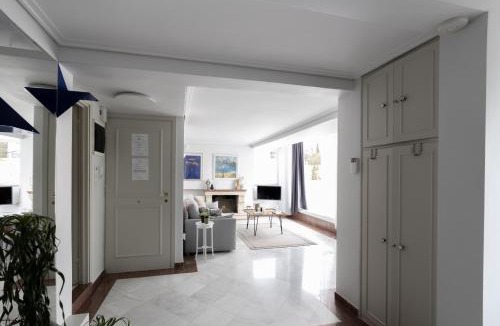 Anafiotika Apartment | Wake Up to the Acropolis in a Hidden Gem
