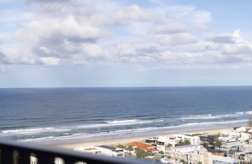Mermaid Beach Apartment | Walk to beach/2BR Apt/Pool & Gym/Free Carpark
