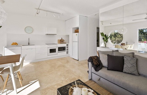 Point Lookout Apartment | Walk to beach from this beautiful one bedroom air conditioned unit.