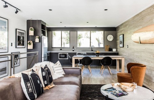 Noosa Heads Apartment | WALK TO BEACH, SHOPS, CAFES - STYLE - AIR CON