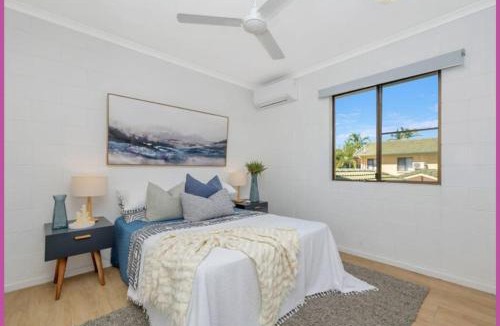 North Ward Apartment | Walk to Strand Sleeps*4 2 Bedroom 1.5 Bath Central Location