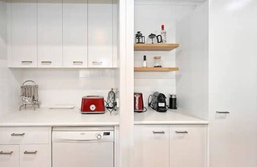 Warana House | Waterfront 3 B/Room, 6 Guests - Light, Relaxed ZC7