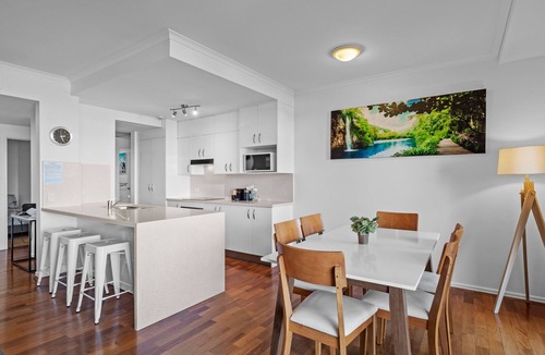 Kangaroo Point Apartment | Waterfront, close to CBD, Southbank & amenities. Long stays discount available.