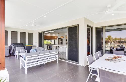 Buddina House | WATERFRONT HOME BORDERING MOOLOOLABA