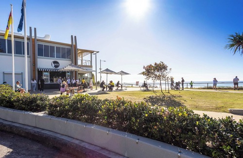 Burleigh Waters House | Waterfront home in Burleigh Waters with stunning canal views!
