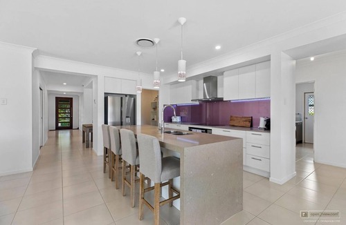 Bellara House | Waters Edge!