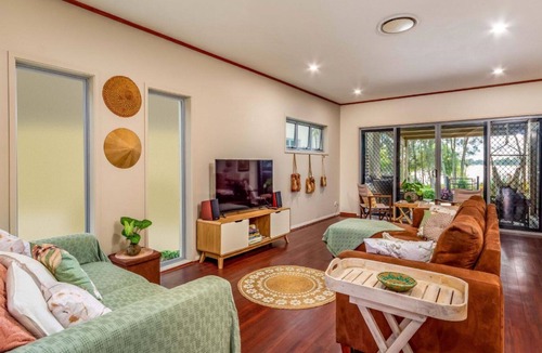 Sandstone Point House | WATERS EDGE ON SPINNAKER