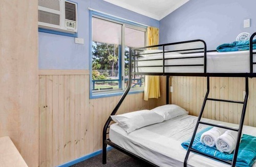 Tinaroo Villa | Waterview Villa 2BR - Fully self-contained with 1 Queen, 1 Sofa, 1 Treble