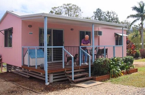 Tinaroo Villa | Waterview Villa 2BR - Fully self-contained with 1 Queen, 1 Sofa, 1 Treble