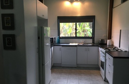 Baffle Creek Cottage | WaterviewCottage river front accommodation 1086 coast road Baffle Creek
