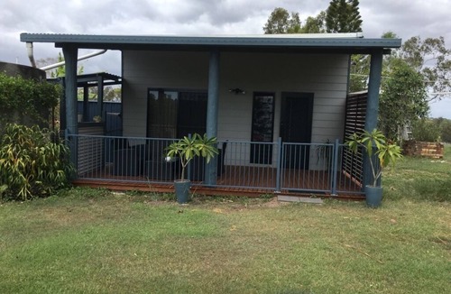Baffle Creek Cottage | WaterviewCottage river front accommodation 1086 coast road Baffle Creek