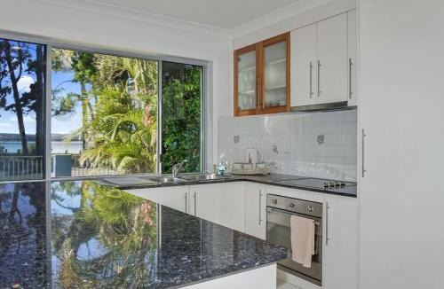 Tin Can Bay Apartment | Welcome to Bay Views on Esplanade