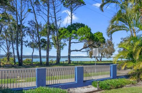 Tin Can Bay Apartment | Welcome to Bay Views on Esplanade